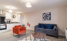 Bright 2 Bed Apartment Manchester - Sleeps 4