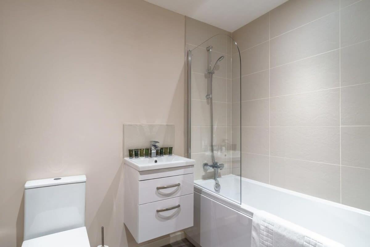 Bright 2 Bed Apartment Manchester - Sleeps 4 Exterior photo